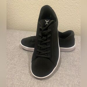 Black and white flux trainers new